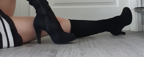 Header of momfoot