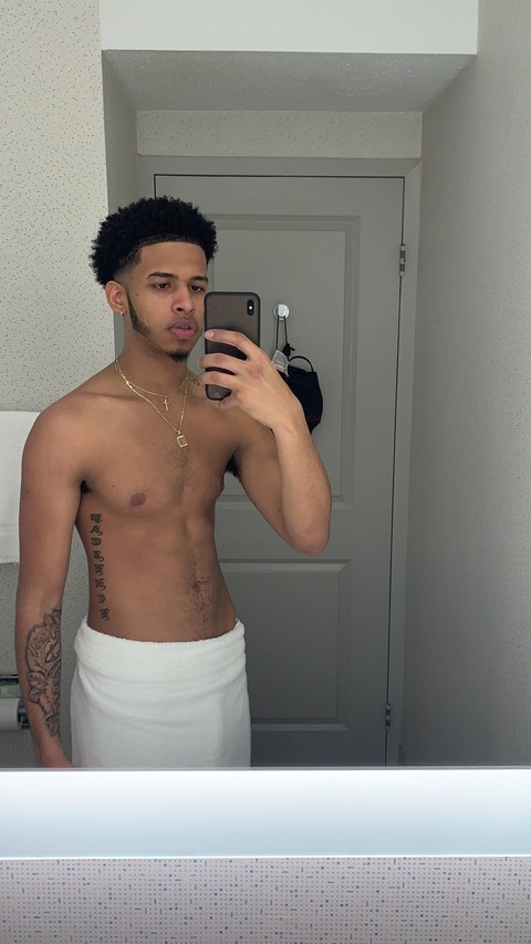 PrettyBoii.E (prettyboii.e) Leaks OnlyFans - fans4leak.com
