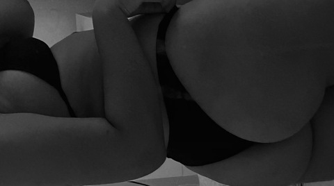 Header of shesscarletxoxo