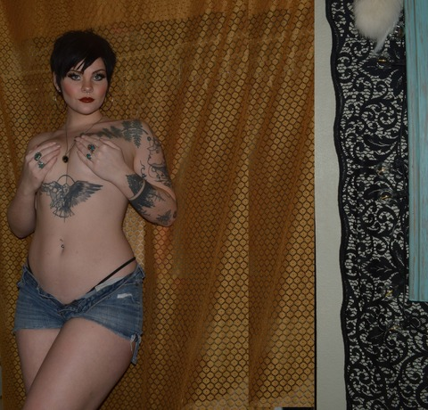 Header of zoeylefever